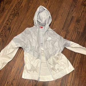 nike wind breaker